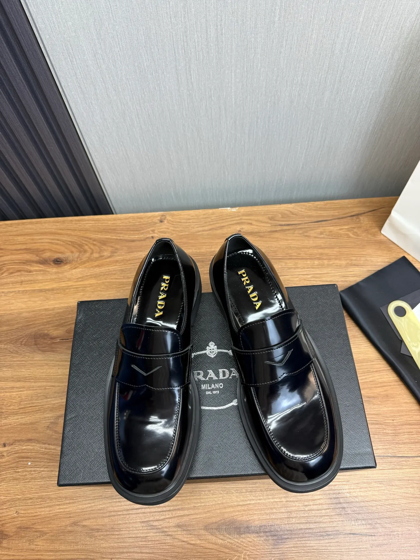 Men's shoes 💰840💰 [PRADA] New models synchronized with the official website, high-quality shipments ✔️Hot-sellers🔥 Original cowhide. Open edge beaded cowhide + cowhide lining, 1🆚1 replica, original lightweight foam outsole, 38-45 (men's 38.45 custom-made, non-refundable)